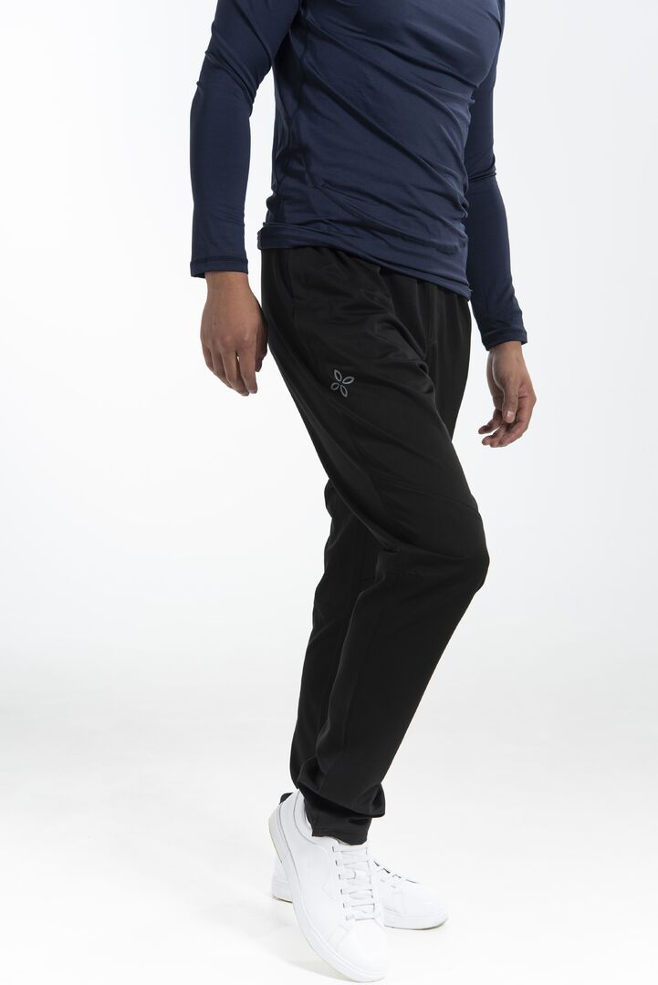 美品　定価2.5万　BRIEFING スラックス 黒 プリーツ付き　ストレッチ 美品 定価2.5万 BRIEFING スラックス 黒 プリーツ付き ストレッチ